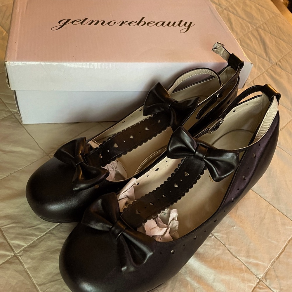 Black T-Strap Shoes. Size 9.